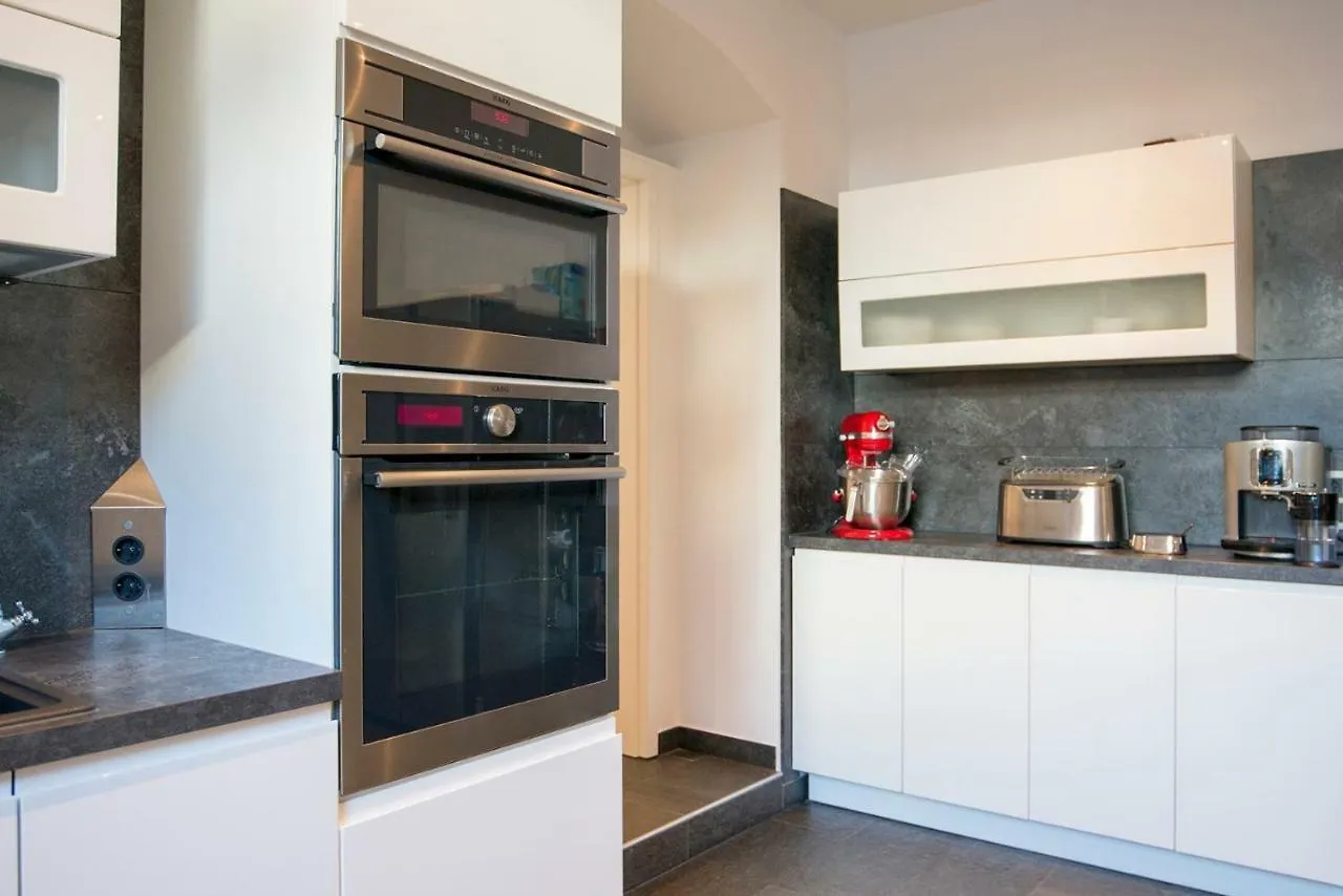 White Lofty Und White Studio Düsseldorf Appartamento
